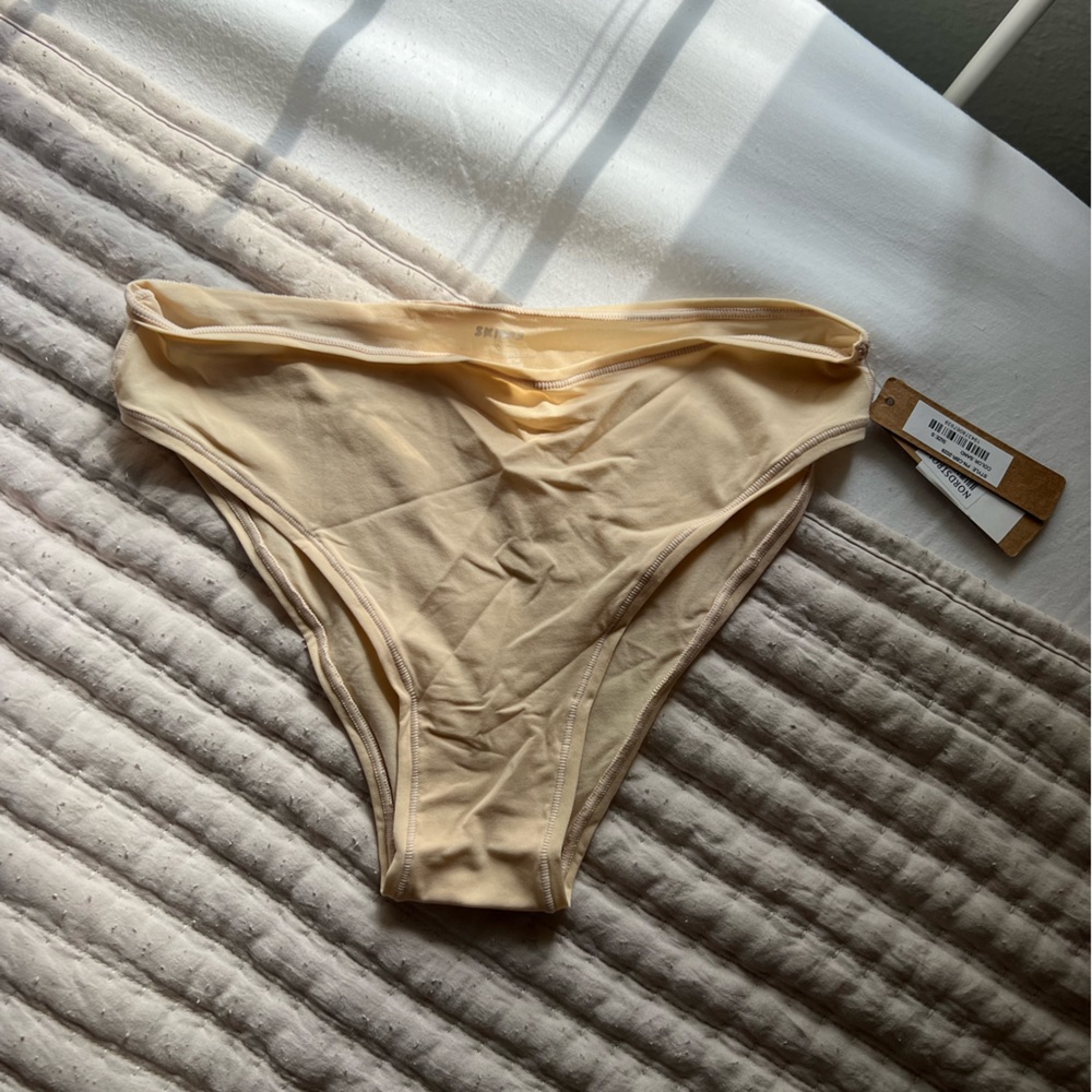 SKIMS Fits Everybody Cheeky Underwear NWT Sand Size Small